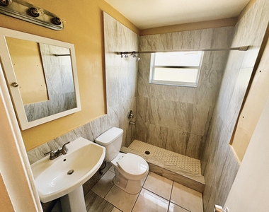 1685 Nw 60th Avenue - Photo Thumbnail 7