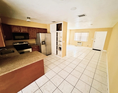 1685 Nw 60th Avenue - Photo Thumbnail 14