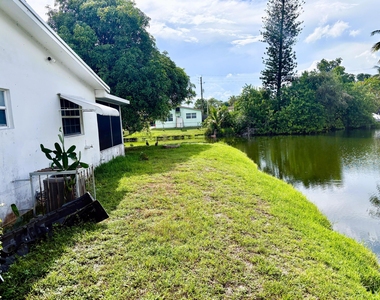 1685 Nw 60th Avenue - Photo Thumbnail 16