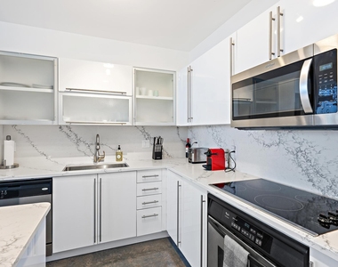 1617 N Flagler Drive - Photo Thumbnail 9