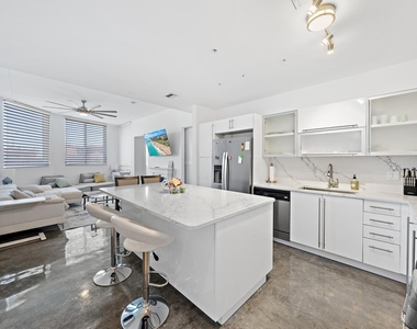 1617 N Flagler Drive - Photo Thumbnail 8