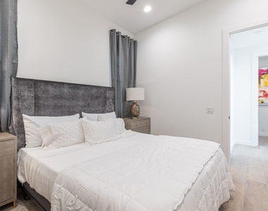 4202 Bonham Street - Photo Thumbnail 19