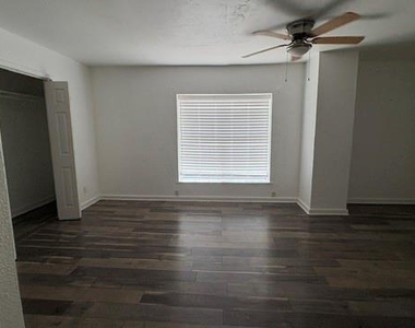 4425 Travis Street - Photo Thumbnail 9