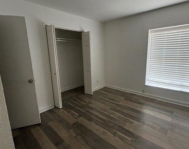 4425 Travis Street - Photo Thumbnail 10