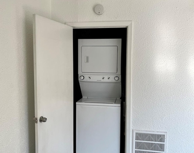 4425 Travis Street - Photo Thumbnail 15