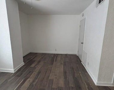 4425 Travis Street - Photo Thumbnail 11