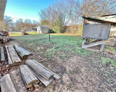 209 N Bowie Street - Photo Thumbnail 24