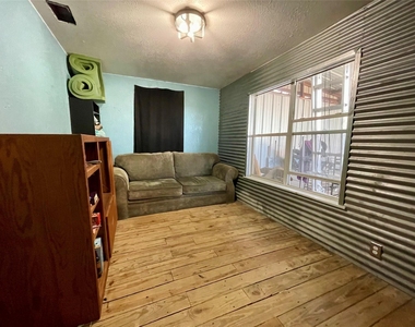 209 N Bowie Street - Photo Thumbnail 16