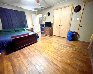 209 N Bowie Street - Photo Thumbnail 9