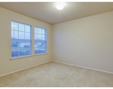 406 Ashland Drive - Photo Thumbnail 3