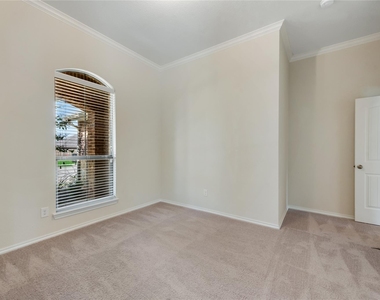 1711 Wooley Way - Photo Thumbnail 10