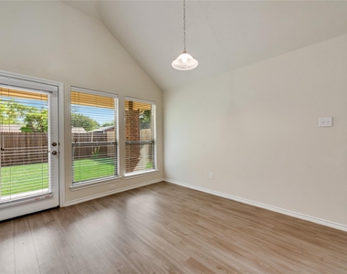 1711 Wooley Way - Photo Thumbnail 6