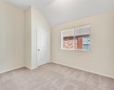 1711 Wooley Way - Photo Thumbnail 16
