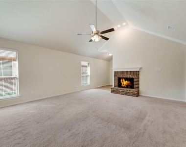 1711 Wooley Way - Photo Thumbnail 4