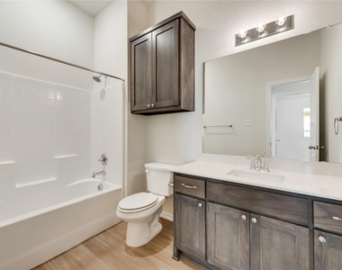 1711 Wooley Way - Photo Thumbnail 18
