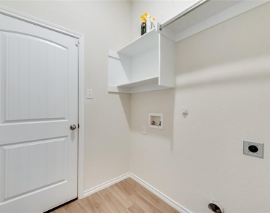1711 Wooley Way - Photo Thumbnail 15
