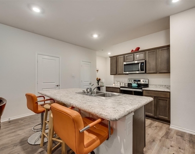 3106 Shorthorn Way - Photo Thumbnail 7