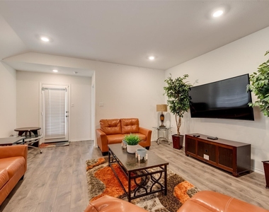 3106 Shorthorn Way - Photo Thumbnail 15