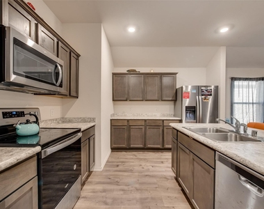 3106 Shorthorn Way - Photo Thumbnail 9