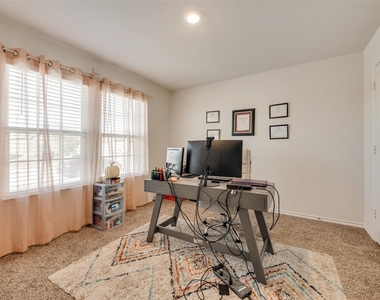 3106 Shorthorn Way - Photo Thumbnail 4
