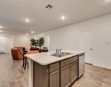 3106 Shorthorn Way - Photo Thumbnail 10