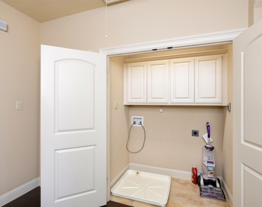 7914 Bishop Road - Photo Thumbnail 15
