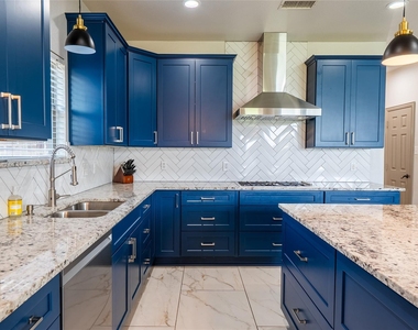 5730 Creek Crossing Lane - Photo Thumbnail 12