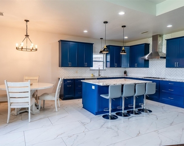 5730 Creek Crossing Lane - Photo Thumbnail 13