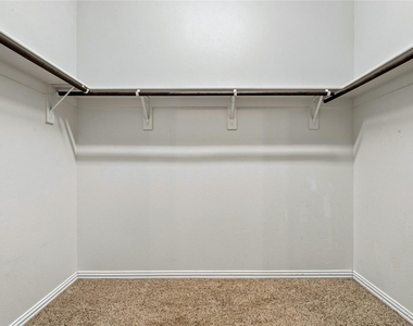 917 Cougar Drive - Photo Thumbnail 17
