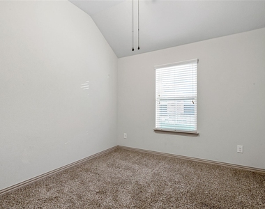 917 Cougar Drive - Photo Thumbnail 12