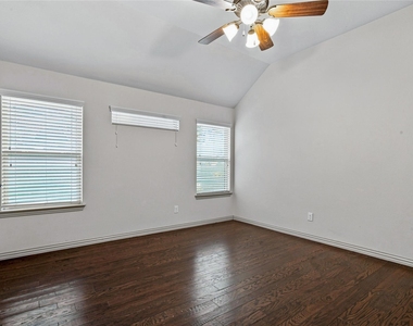 917 Cougar Drive - Photo Thumbnail 15