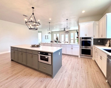 2402 Amesbury Drive - Photo Thumbnail 7