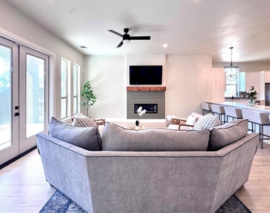 2402 Amesbury Drive - Photo Thumbnail 9