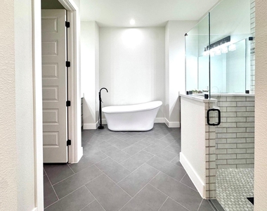 2402 Amesbury Drive - Photo Thumbnail 16
