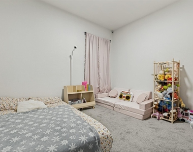 2547 Fatima Avenue - Photo Thumbnail 19
