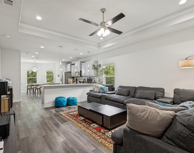2547 Fatima Avenue - Photo Thumbnail 5