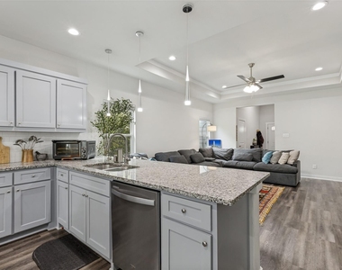 2547 Fatima Avenue - Photo Thumbnail 8