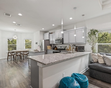 2547 Fatima Avenue - Photo Thumbnail 9