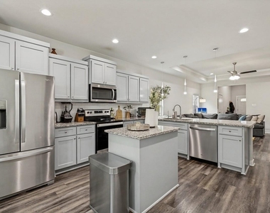 2547 Fatima Avenue - Photo Thumbnail 10