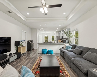 2547 Fatima Avenue - Photo Thumbnail 6
