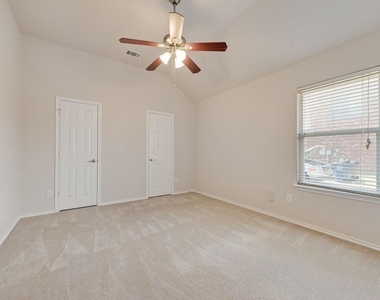 1113 Noblewood Drive - Photo Thumbnail 16
