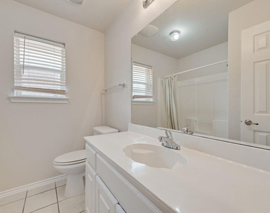 1113 Noblewood Drive - Photo Thumbnail 12