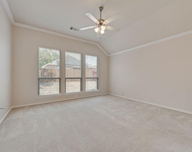 1113 Noblewood Drive - Photo Thumbnail 10