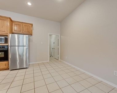 1113 Noblewood Drive - Photo Thumbnail 7