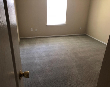 4716 Lee Hutson Lane - Photo Thumbnail 11