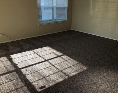4716 Lee Hutson Lane - Photo Thumbnail 3