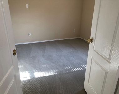 4716 Lee Hutson Lane - Photo Thumbnail 4