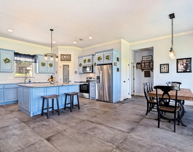 2128 Christine Drive - Photo Thumbnail 6