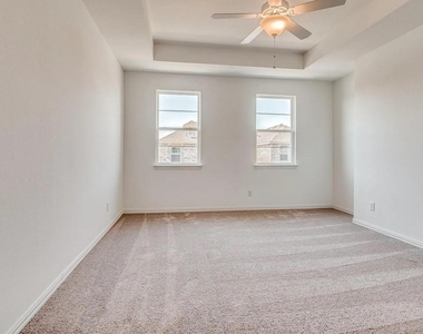 6205 Queens Path - Photo Thumbnail 17