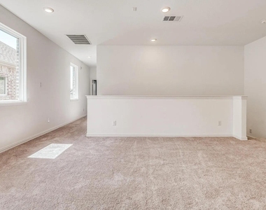 6205 Queens Path - Photo Thumbnail 16